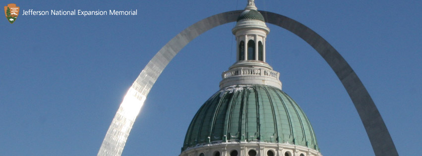 The Old Courthouse dome aligned with the Gateway Arch