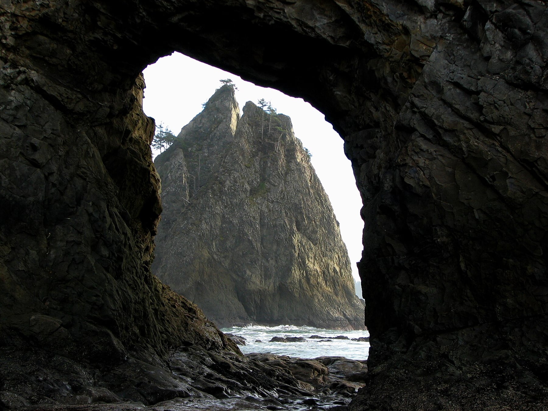 Hole-in-the-Wall sea arch along Rialto Beach